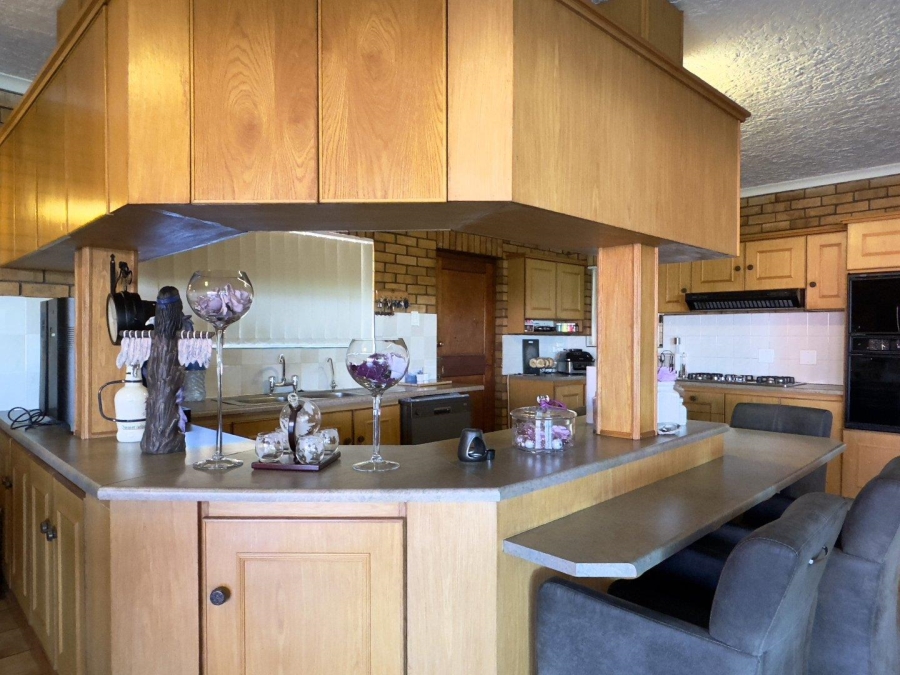 6 Bedroom Property for Sale in Wavecrest Eastern Cape